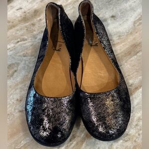 Women’s FS/NY Zappa black wave shimmer low wedge flats- Size 9.5
